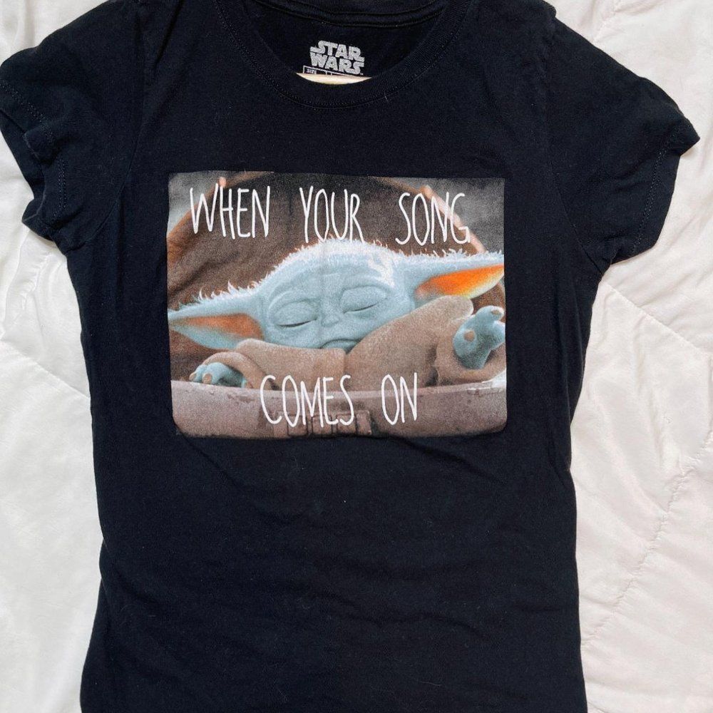 Star Wars Graphic Baby Tee The Mandolorian Baby Yoda Shirt M